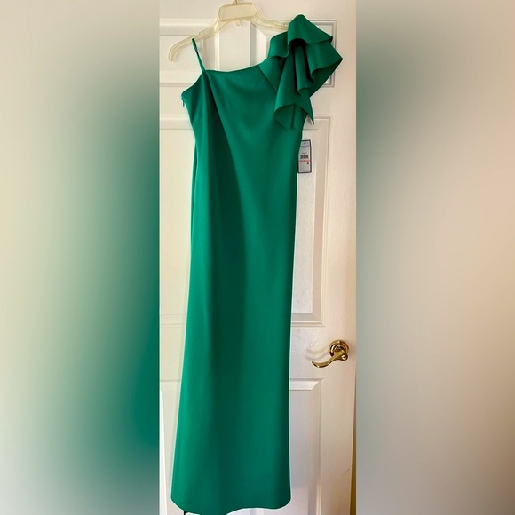 BRAND NEW” Jessica Howard, one shoulder, green evening dress, size 10